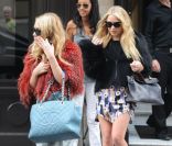  Mary-Kate et Ashley Olsen sont venues faire les boutiques à Paris le 23 avril 2011. 