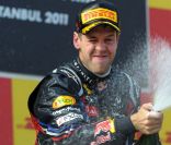 Sebastian Vettel sur le podium du grand prix de Turquie, à Istanbul, le 8 mai 2011.