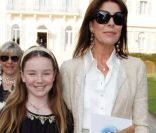 <p>Caroline de Monaco et sa fille Alexandra de Hanovre lors du défilé de mode Croisière Chanel à l\'Eden Roc au Cap d\'Antibes le 9 mai 2011</p>