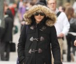 Natalie Portman, enceinte, à New York le 2 mai 2011, aimerait passer incognito 