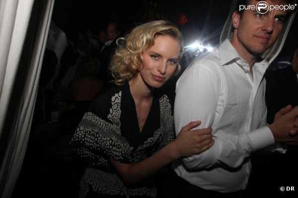 Karolina Kurkova à la première soirée du VIP ROOM Cannes de Jean-Roch, le 11 mai 2011
