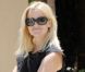 Reese Witherspoon fait un pied de nez à son plâtre en restant chic et élégante !