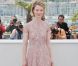 La belle Mia Wasikowska opte pour le total look Valentino... Une petite fille modèle qui présente le film en compétition pour Un certain regard, Restless .