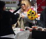 Rosanna Arquette fait son marché à LA