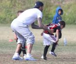 David Beckham et son fils Cruz sont partis jouer jouer au football à Los Angeles le 13 mai 2011
<p>&nbsp;</p>