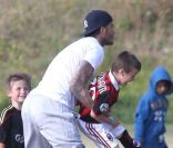 David Beckham s\'éclate comme un petit fou avec son fils Cruz à Los Angeles le 13 mai 2011
<p>&nbsp;</p>