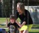Sharon Stone s'éclate avec Quinn au Coldwater Park à Beverly Hills à Los Angeles le 14 mai 2011