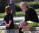 Sharon Stone s'éclate avec Quinn au Coldwater Park à Beverly Hills à Los Angeles le 14 mai 2011