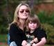 Sharon Stone : moments de tendresse avec son fils Quinn au Coldwater Park à Beverly Hills à Los Angeles le 14 mai 2011