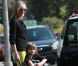 Sharon Stone s'occcupe de son petit Quinn au Coldwater Park à Beverly Hills à Los Angeles le 14 mai 2011