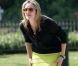 Sharon Stone, une maman au top lorsqu'elle partage un moment avec son fils Quinn au Coldwater Park à Beverly Hills à Los Angeles le 14 mai 2011