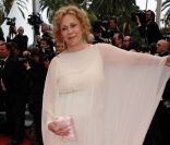  Faye Dunaway fait toujours sensation sur le tapis rouge du Palais des festivals. Cannes, 11 mai 2011 
 &nbsp; 