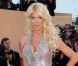 Victoria Silvsdedt a fait son numéro de charme sur les marches du Palais des Festivals à Cannes, le 16 mai 2011