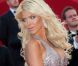 Victoria Silvsdedt a fait son numéro de charme sur les marches du Palais des Festivals à Cannes, le 16 mai 2011