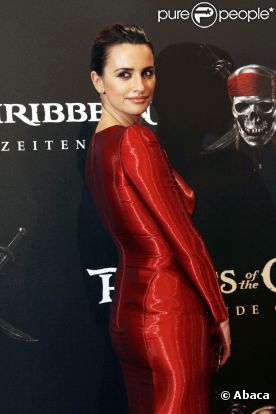 Penélope Cruz en Armani Privé lors de l'avant-première de Pirates des Caraïbes 4 à Munich en Allemagne le 16 mai 2011