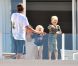 Gavin Rossdale et ses enfants Zuma et Kingston à l'hôtel Eden Roc, à Antibes, le 16 mai 2011.