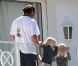 Gavin Rossdale et ses enfants Zuma et Kingston à l'hôtel Eden Roc, à Antibes, le 16 mai 2011.