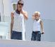 Gavin Rossdale et ses enfants Zuma et Kingston à l'hôtel Eden Roc, à Antibes, le 16 mai 2011.