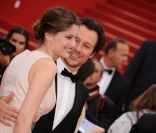 Laetitia Casta et Stefano Accorsi avant la montée des marches, pour la  projection de La Conquête, lors du Festival de Cannes, le 18 mai 2011
