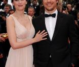 Laetitia Casta et Stefano Accorsi avant la montée des marches, pour la  projection de La Conquête, lors du Festival de Cannes, le 18 mai 2011