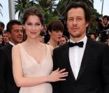 Laetitia Casta et Stefano Accorsi avant la montée des marches, pour la  projection de La Conquête, lors du Festival de Cannes, le 18 mai 2011
