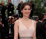 Laetitia Casta avant la montée des marches, pour la  projection de La Conquête, lors du Festival de Cannes, le 18 mai 2011