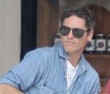 Joaquin Phoenix déjeune avec des amis à Los Angeles le 13 mai 2011