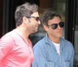 Joaquin Phoenix déjeune avec des amis à Los Angeles le 13 mai 2011