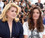 Catherine Deneuve et Chiara Mastroianni lors du photocall des Bien-aimés au festival de Cannes le 21 mai 2011