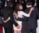 Michel Hazanavicius, très coquin avec sa Bérénice Bejo, et Jean Dujardin lors de la séance photo post-palmarès du festival de Cannes le 22 mai 2011