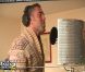 Sofiane chante lors de sa présentation dans Les Anges de la télé-réalité 2 : Miami Dreams sur NRJ 12