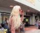 Loana arrive à l'aéroport sous le regard médusé des autres Anges... (épisode du lundi 23 mai 2011).
