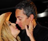 Eve Angeli et son compagnon Michel Rostain au Ritz en décembre 2007. Pas de doute, Eve Angeli sera soutenue par son compagnon !