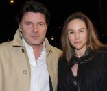 Philippe Lellouche et Vanessa Demouy (enceinte) à l'avant-première du film Le Marquis en février 2011