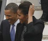 Michelle et Barack Obama arrivent à Dublin accueillis par Eamon Gilmore, lundi matin, le 23 mai 2011.