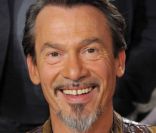 florent Pagny lors de l\'enregistrement de l\'émission Vivement Dimanche spéciale Florent Pagny en mai 2011
<p>&nbsp;</p>