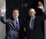 Barack Obama et David Cameron devant le 10 Downing Street avant leur grande réunion politique, à Londres, le 25 mai 2011.