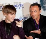 Nikos et Justin Bieber lors de l'avant-première de Never say never le 17 février 2011 