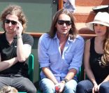 Julien Doré, Hélène Segara et son mari Mathieu Lecat lors du tournoi de Roland-Garros le 29 mai 2011