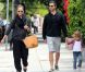 Jessica Alba se promène avec son mari Cash Warren et leur poupée Honor. Los Angeles, 29 mai 2011