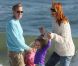 Marcia Cross en famille à la plage à Santa Monica le 30 mai 2011. Elle profite du soleil avec ses jumelles Savannah et Eden et son mari Tom Mahoney.