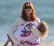 Marcia Cross en famille à la plage à Santa Monica le 30 mai 2011. Elle profite du soleil avec ses jumelles Savannah et Eden et son mari Tom Mahoney.