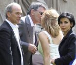 Jean-Marie Bigard et sa femme Lola Marois, aux côtés de Laurent Baffie et Rachida Dati, lors de leur mariage à la mairie du VIIe arrondissement de Paris, le 27 mai 2011.