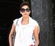 Eva Mendes dans les rues d'Hollywood avec son chien, le 3 juin 2011