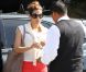 Eva Mendes dans les rues d'Hollywood avec son chien, le 3 juin 2011