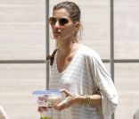 Gisele Bündchen se rend au Ronald Reagan UCLA Medical Center voir une  amie, le 3 juin 2011