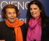 Liliane Bettencourt et sa fille françoise à Paris, le 31 mars 2011. 