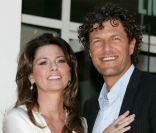 Shania Twain reçoit son étoile sur le Walk of fame, à Los Angeles, le 2 juin 2011. Ici avec son mari, le Suisse, Frédéric Thiebault.