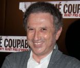 Michel Drucker lors de l'avant-première de  Présumé Coupable , dans l'enceinte du Gaumont Marignan des Champs-Elysées, à Paris, le 14 juin 2011.