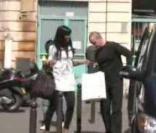 Kelly Rowland dévalise les boutiques parisiennes !